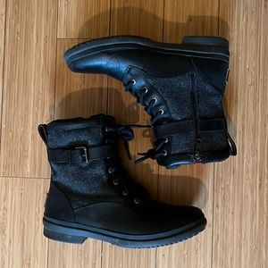 *MOVING SALE* Ugg zip up boots, size 8.5